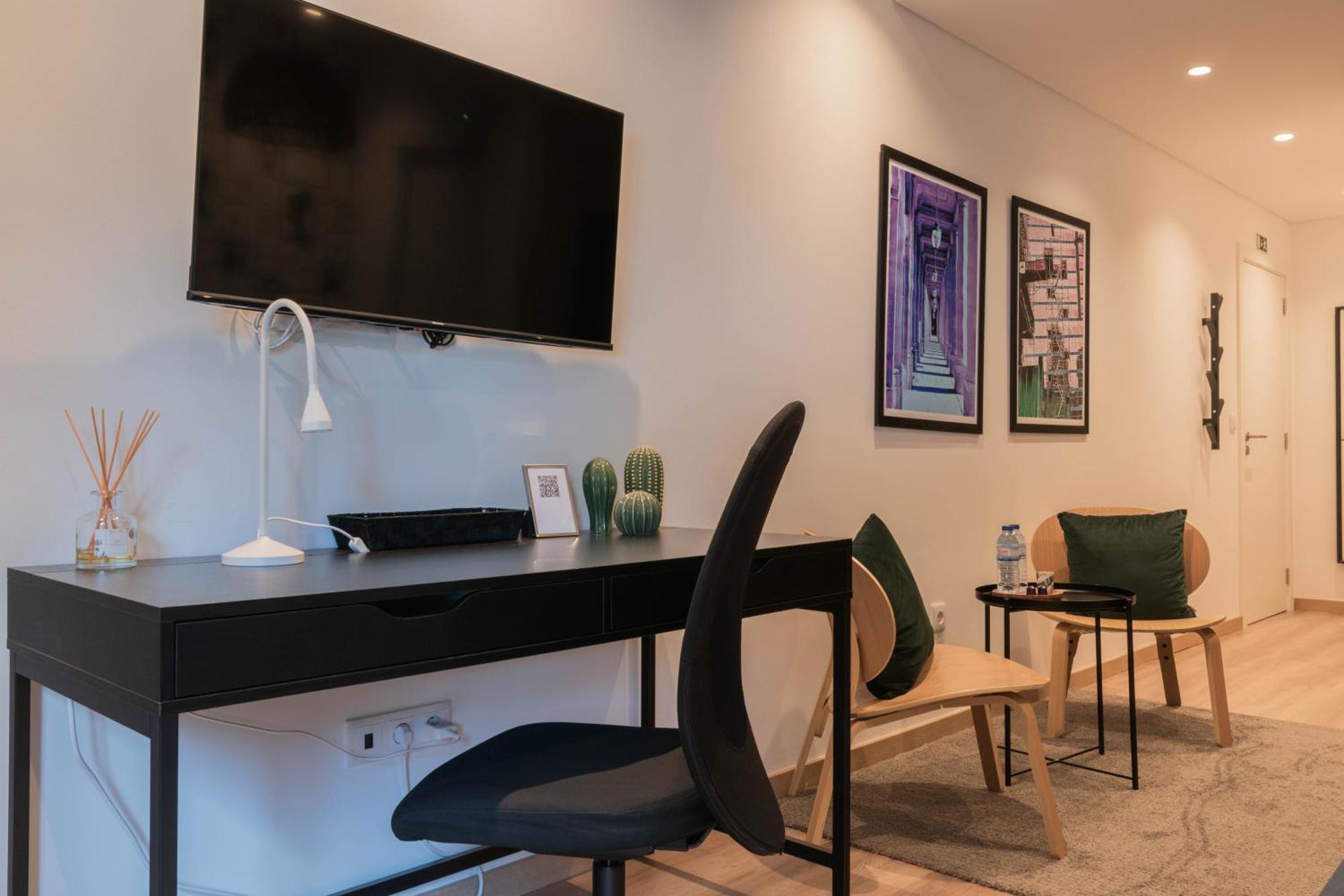 7Min To Uni Se-Velha - Ac - Work Desk - 300Mbs Wifi Bed and Breakfast Coimbra Eksteriør billede