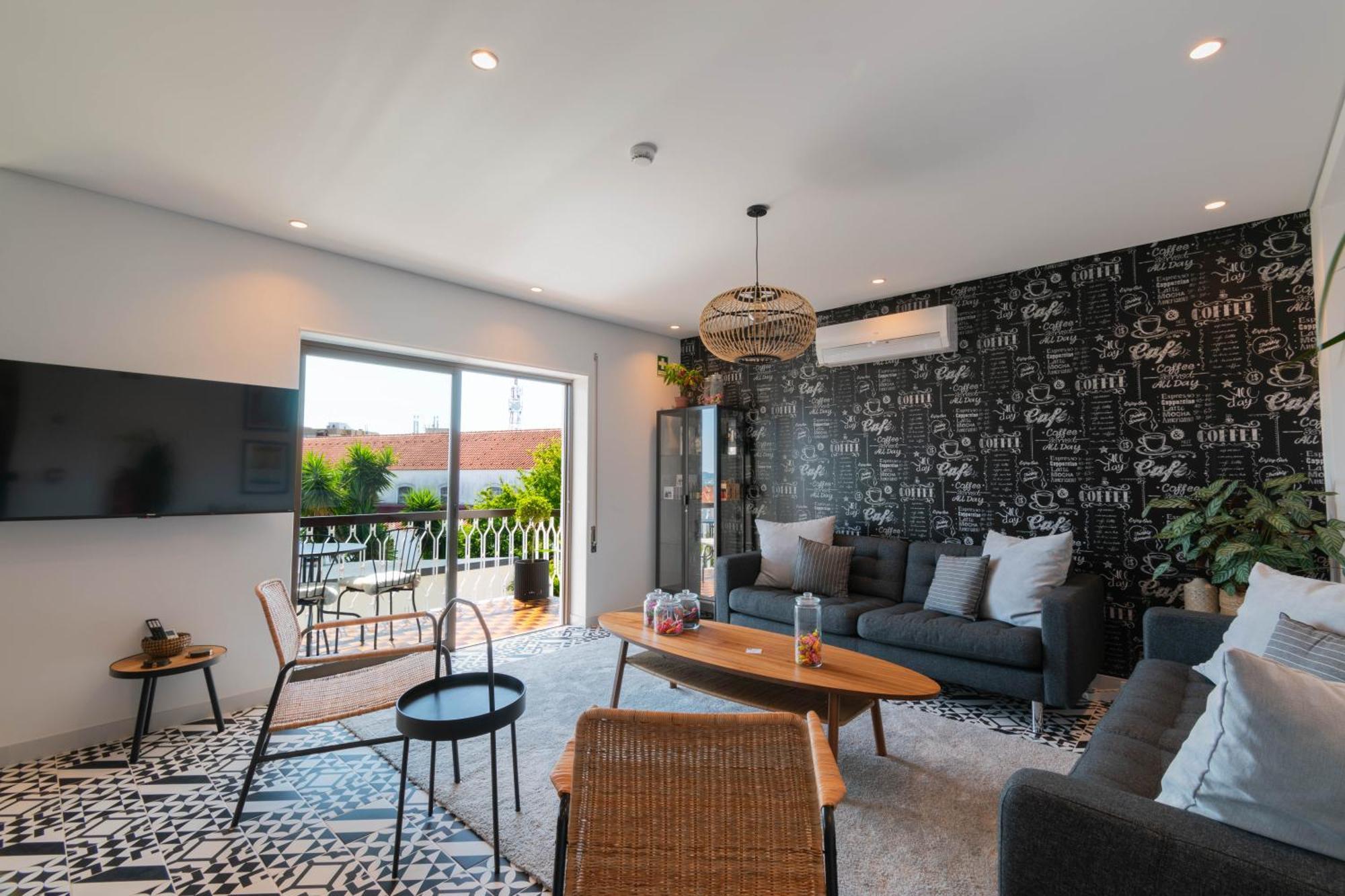 7Min To Uni Se-Velha - Ac - Work Desk - 300Mbs Wifi Bed and Breakfast Coimbra Eksteriør billede